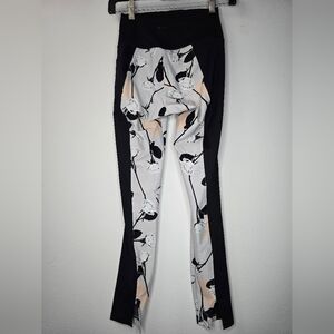 Wear It To Heart Rose City Black Floral Leggings size S